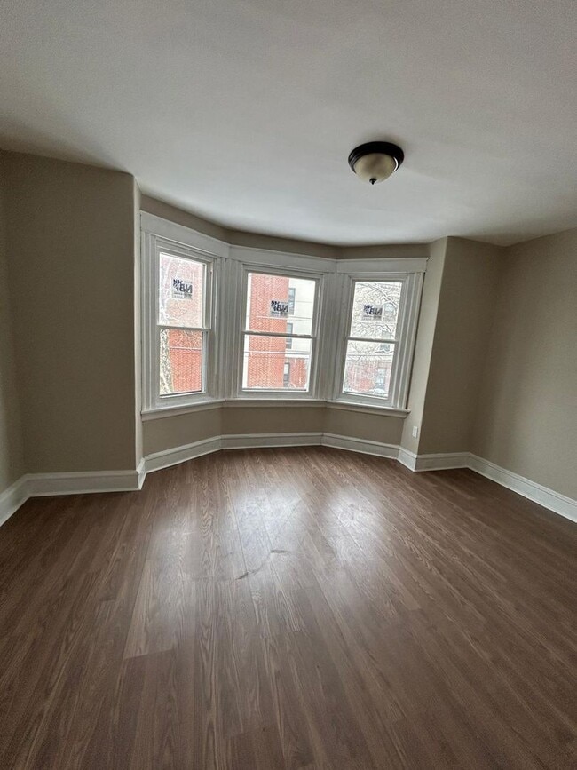 Building Photo - 225 S 62nd St