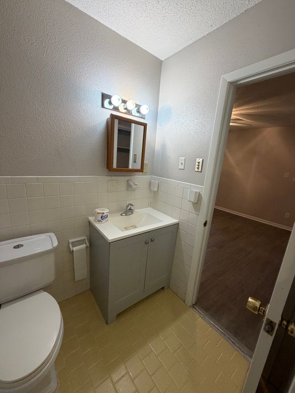 Building Photo - 417 De Armas St