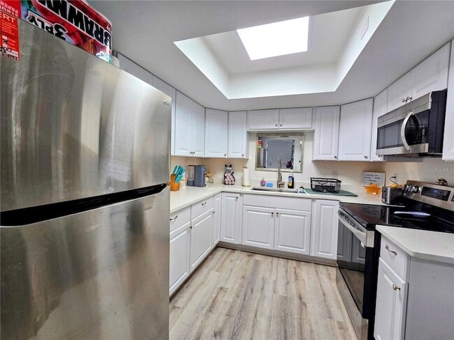 Building Photo - 633 Silver Pass