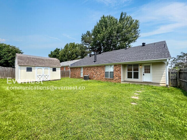 Building Photo - 3 Bed, 2 Bath Home with Fenced Yard / Pet-Friendly / Coming Soon!