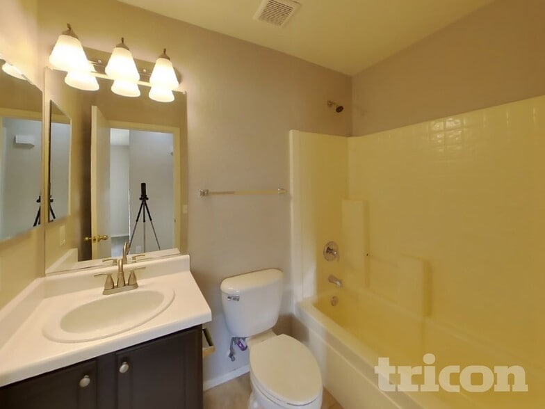 Building Photo - 79 E Lupine Pl