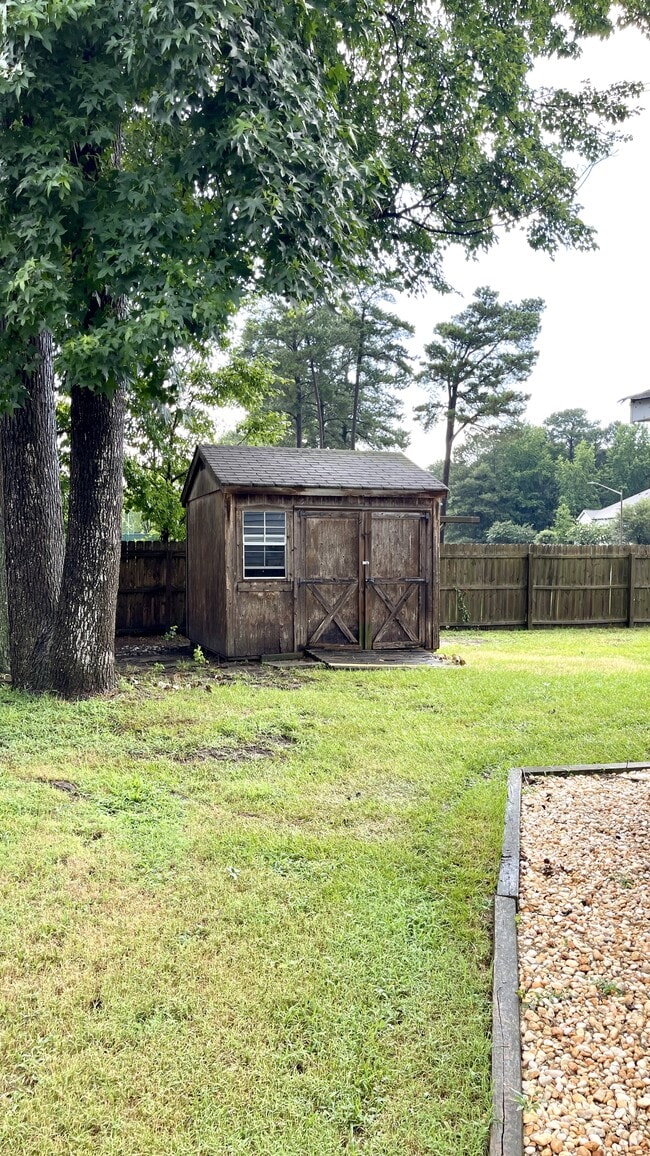Building Photo - 1300 Debbs Ln