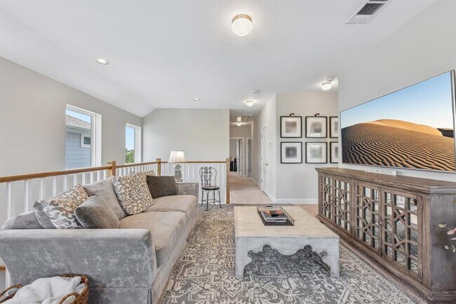 Building Photo - 117 Stone Cyn Dr