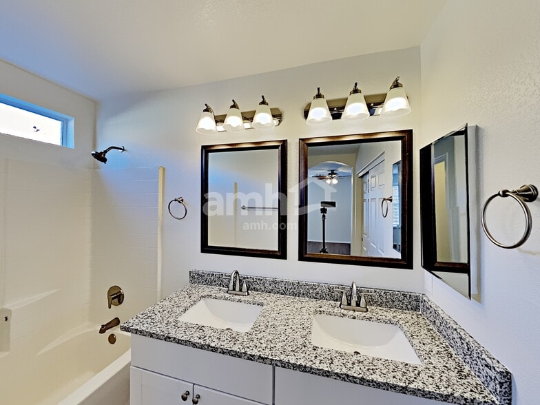 Building Photo - 4757 E Meadow Lark Way