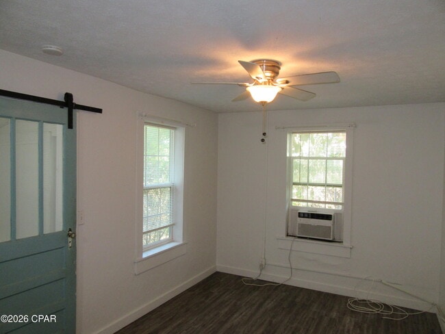 Building Photo - 1511 Molitor Ave