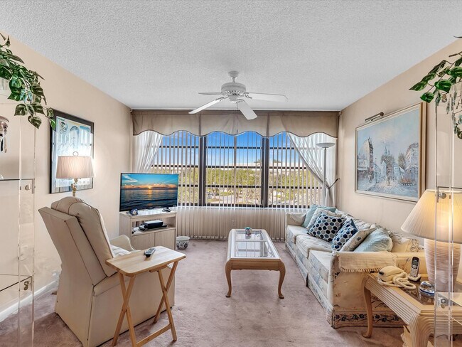 Building Photo - 6049 Balboa Cir