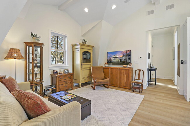 Building Photo - 3 N Walworth Ave