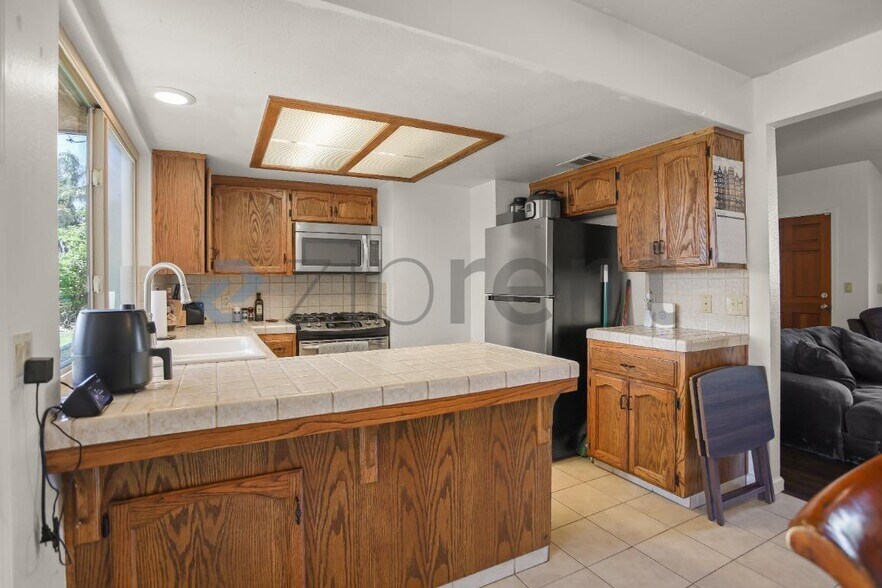 Building Photo - 2847 Hillcrest St