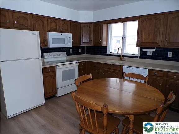 Building Photo - 2250 Siegfried Ave