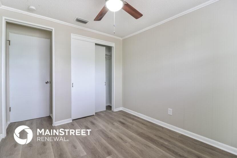 Building Photo - 3914 Deleuil Ave