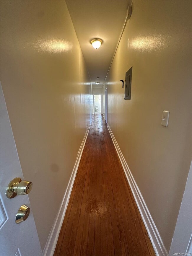 Building Photo - 22 Clove Rd