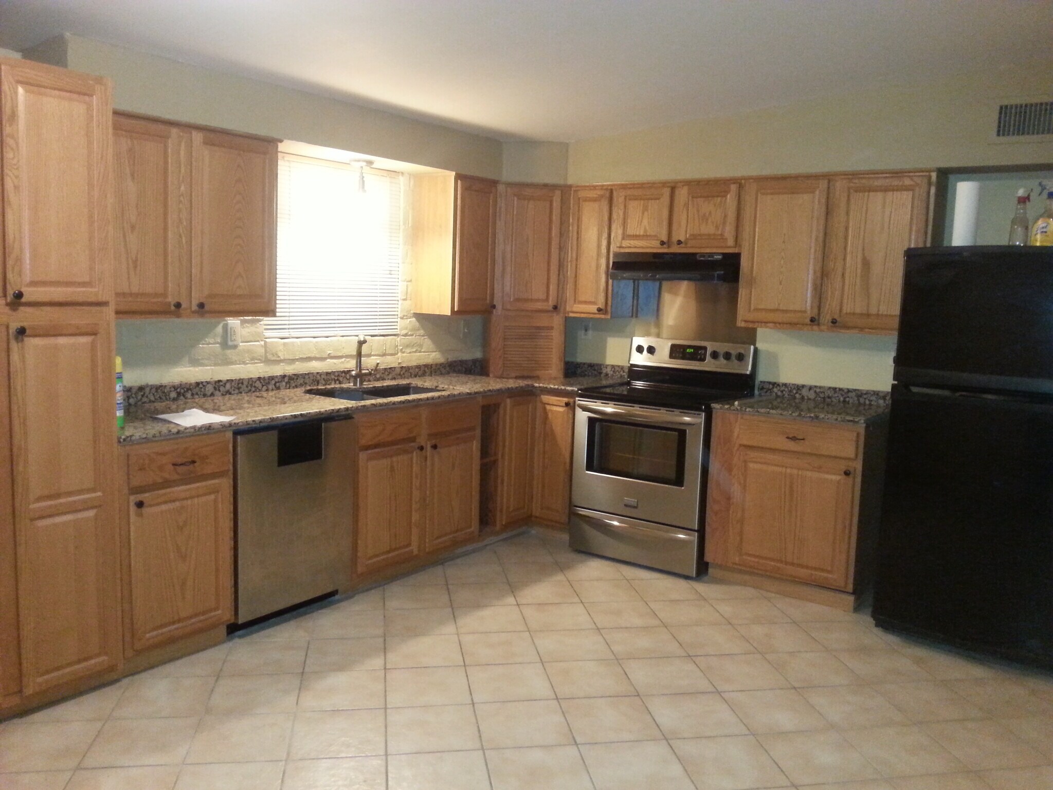 Building Photo - 3001 E Blacklidge Dr