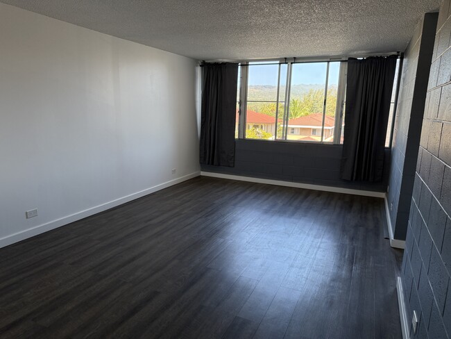 Building Photo - Likini West