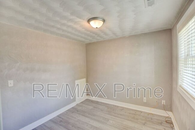 Building Photo - 7304 Major Ave