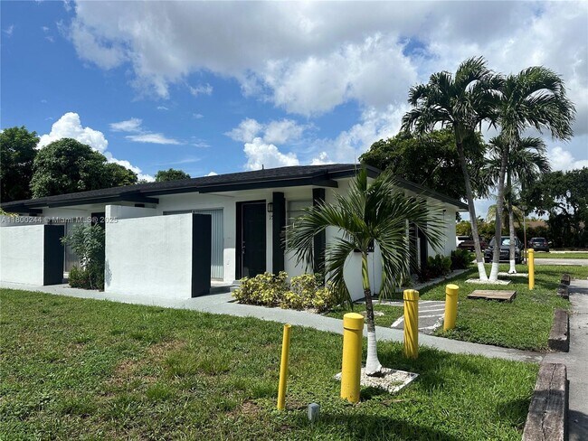 Building Photo - 6032 SW 25th St