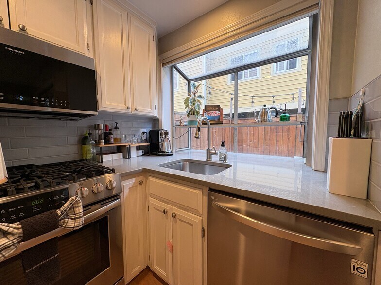 Bay (garden) window off kitchen with extra counter space. - 6337 Hillman Pl NE