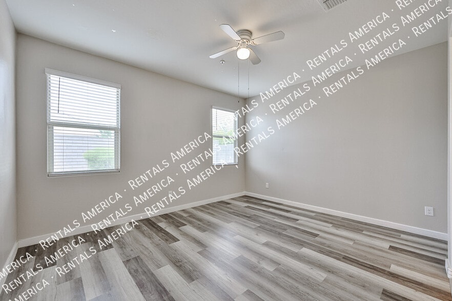 Building Photo - 30938 W Mitchell Dr