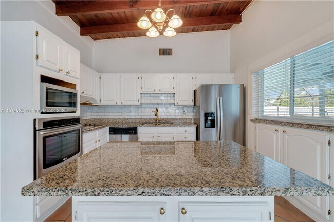 Building Photo - 10621 SW 111th St