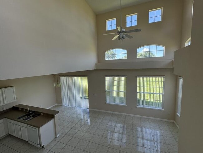 Building Photo - 602 Monroe Cir