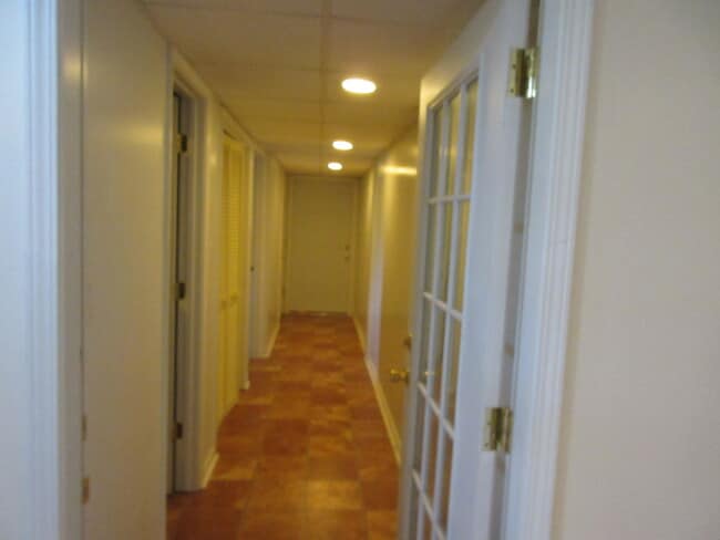 Building Photo - $1,300- 1 Bedroom, 1 Bathroom Cozy Unfurni...