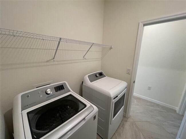 Building Photo - 5127 Tobermory Way