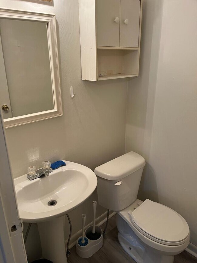 Building Photo - 1000 Walnut St