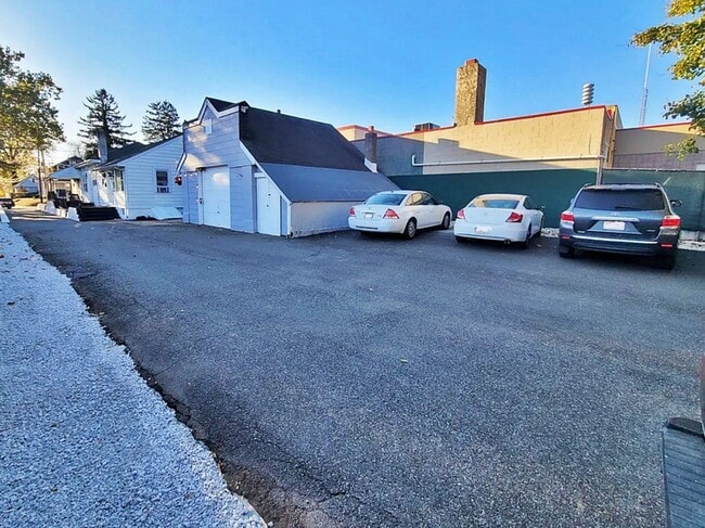 Building Photo - 1656 Pennington Rd