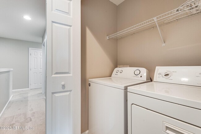 Building Photo - 7990 Baymeadows Cir E