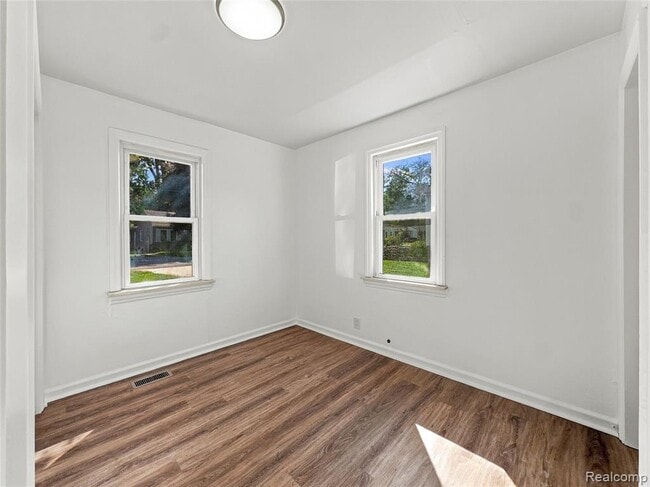 Building Photo - 2223 E Bergin Ave