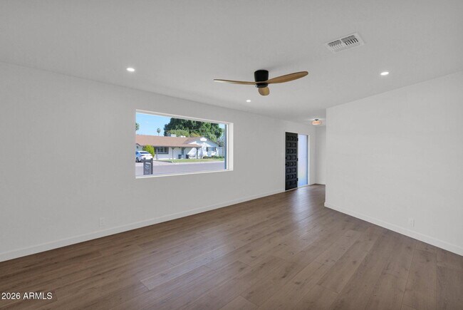 Building Photo - 501 W Seldon Ln