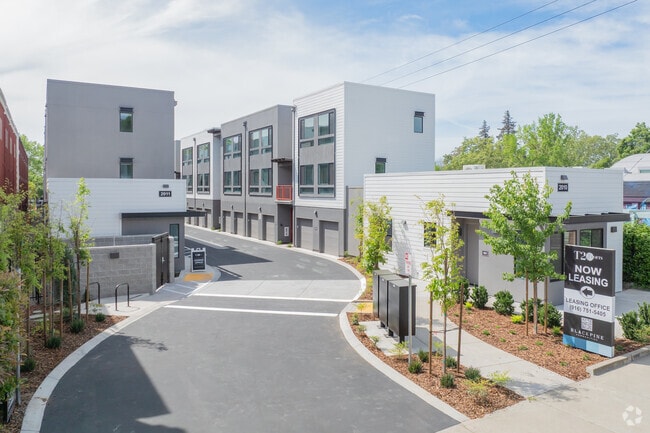 Building Photo - T20 Lofts