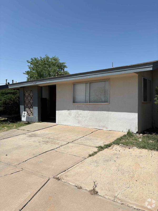 Building Photo - 2603 W Alameda St