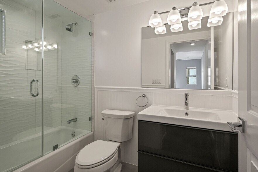 Building Photo - 1238 S Burnside Ave