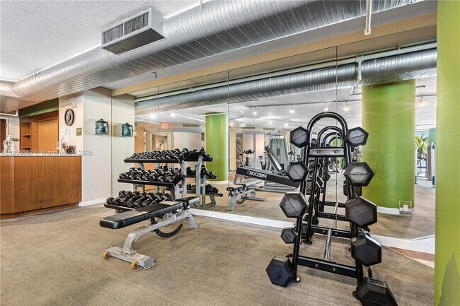 Building Photo - 2641 N Flamingo Rd