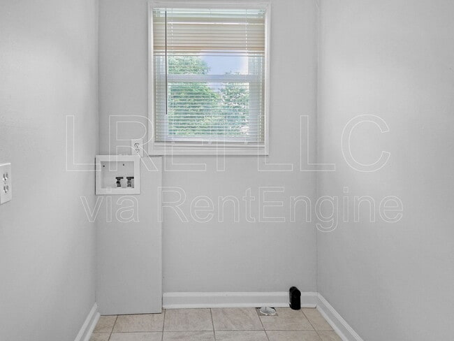 Building Photo - 13106 Ashlawn Dr