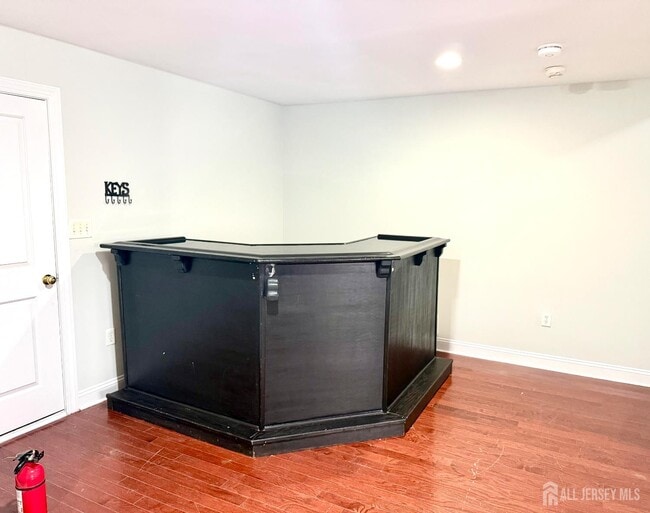 Building Photo - 13 Roosevelt Ave