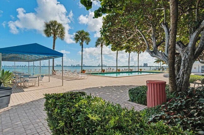 Building Photo - 3301 NE 5th Ave