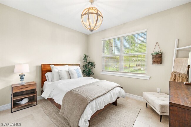 Building Photo - 14546 Tropical Dr