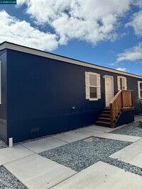Building Photo - 414 N School St