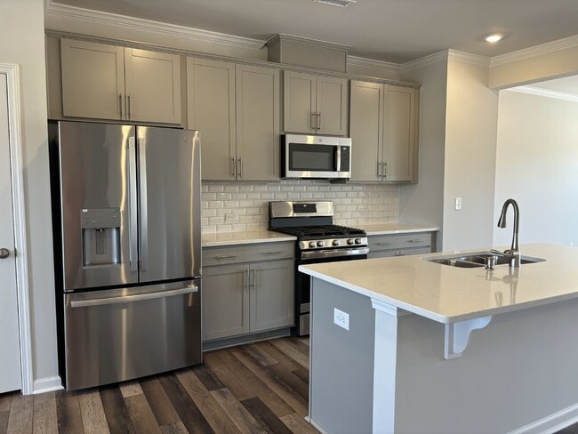 Building Photo - 318 Leland Crst Dr