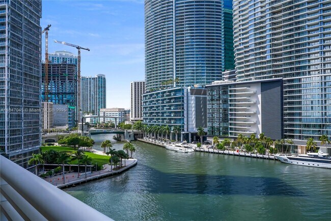 Building Photo - 901 Brickell Key Blvd
