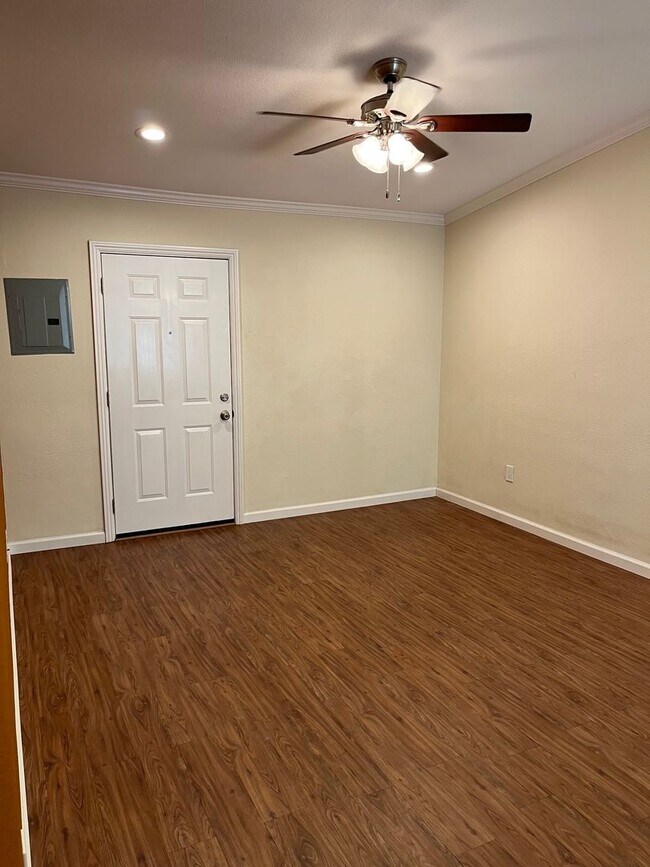 Building Photo - Spacious 1bd/1ba apartment