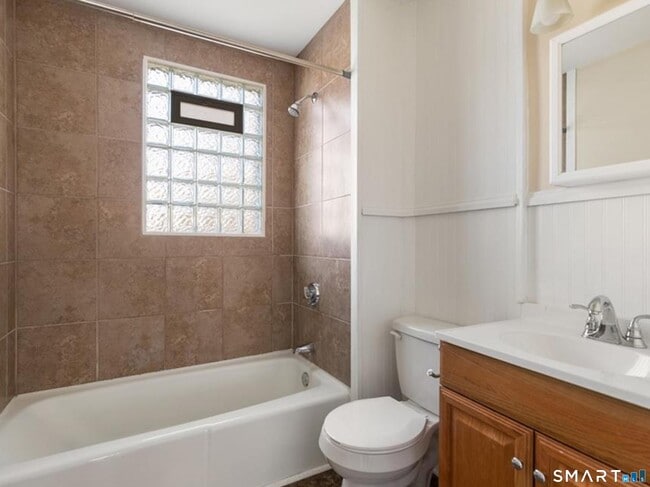 Building Photo - 171 Bassett St