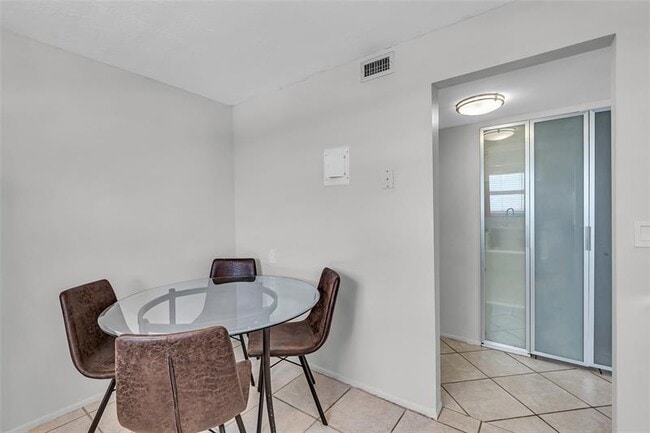 Building Photo - 3015 N Ocean Blvd