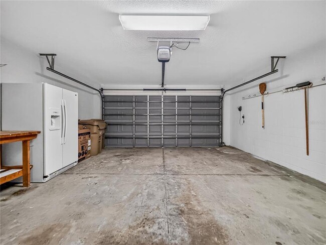 Building Photo - 14309 Golden View Dr