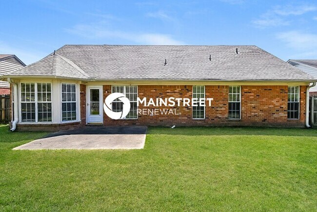 Building Photo - 3 Bedroom Pet-Friendly Home in Southaven, MS with Main Street Renewal