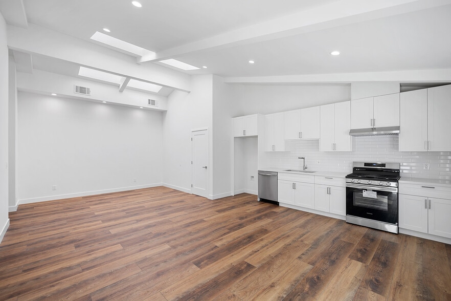 Building Photo - 13010 Hartland St