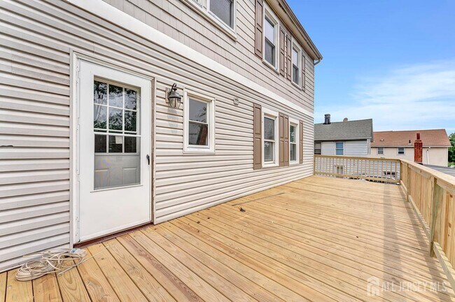 Building Photo - 601 Ridgeway Ave