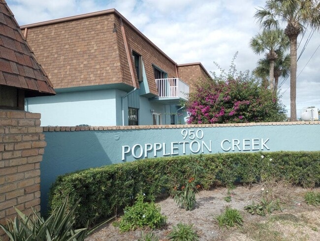 Building Photo - Rental in Stuart