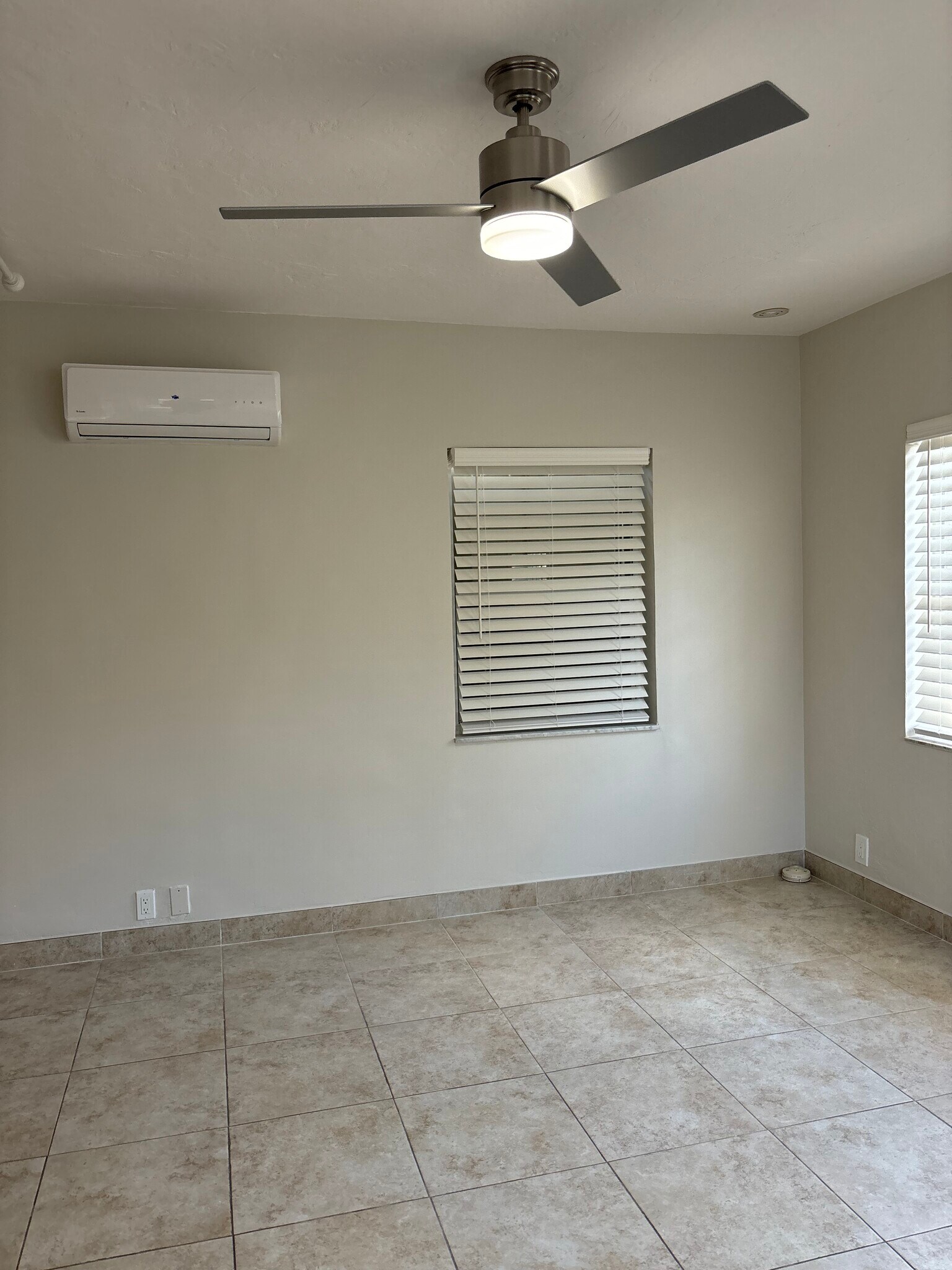 Building Photo - 1017 N 16th Ct